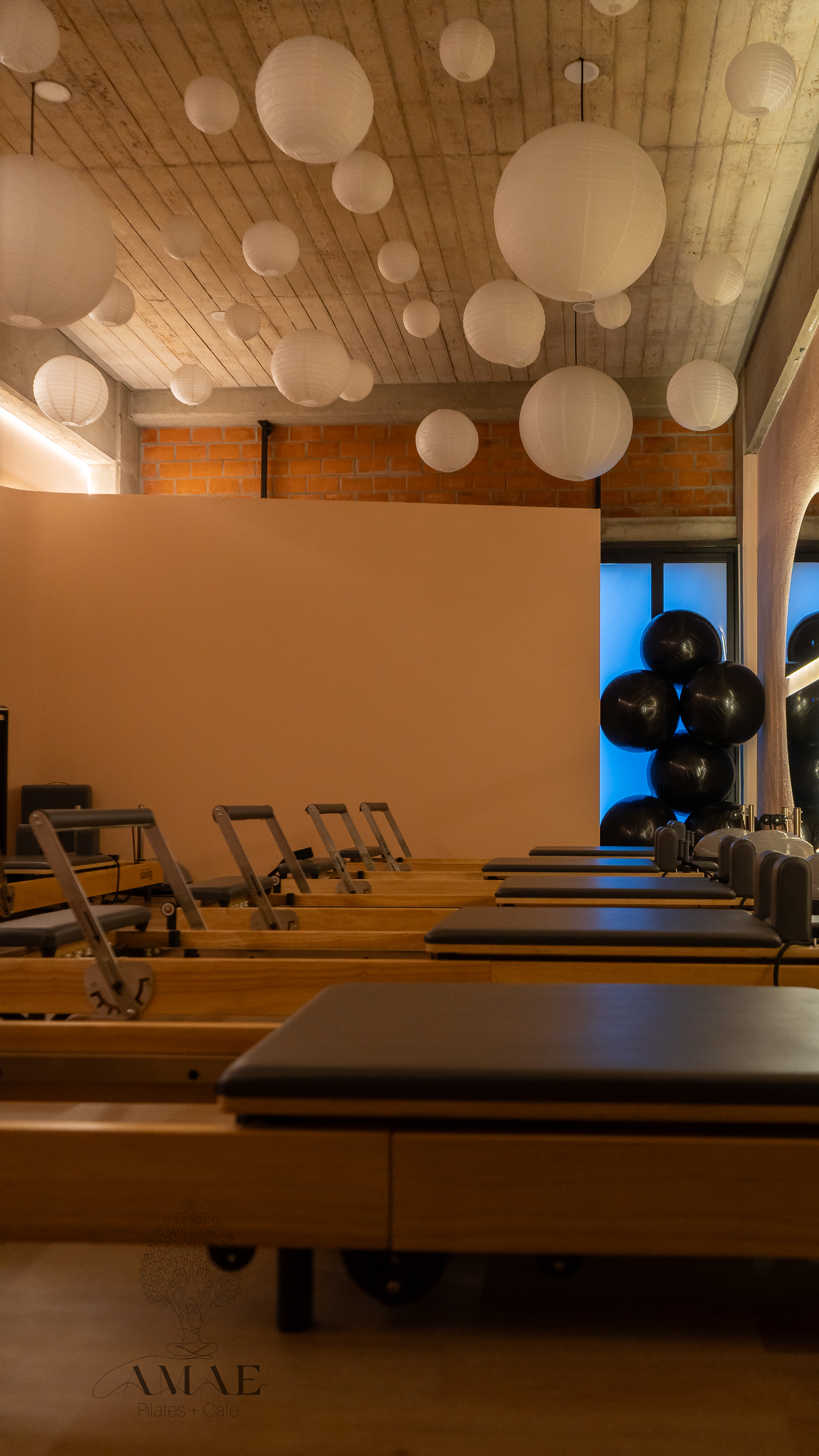 Sala de reformers en Amae Pilates, Tlaquepaque Jalisco